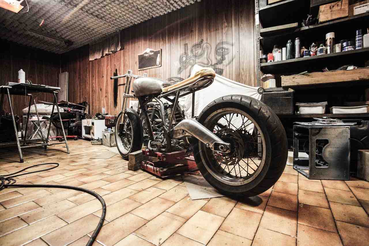 moto, garage, réparations
